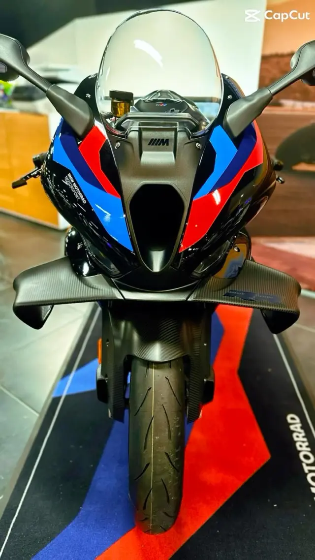 Good M orning!! #m1000rr #m1000rrcompetition #m1000rrgram #m1000 #bmwmotorrad #makelifearide #neverstopchallenging #bikelife #s1000rr