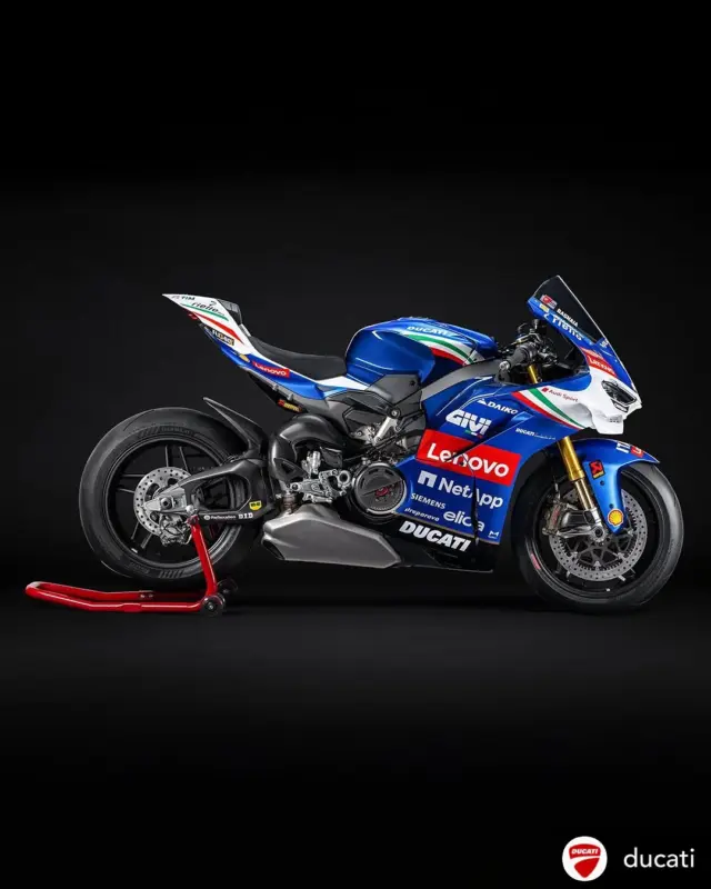 Introducing the new exclusive Panigale V4 Tricolore Italia. 🇮🇹
A special collector’s edition that celebrates Italian sportiness, in a numbered and limited edition. 163 examples based on the new Panigale V4 S autographed by Francesco Bagnaia.
The bike celebrates the blue of the Italian national sports teams with a special livery, the same with which Francesco Bagnaia and the Ducati Lenovo Team triumphed at Mugello 2024. Configured in racing trim with Brembo racing braking system and other exclusive features.

Officially unveiled at the Ministry of Enterprises and Made in Italy.

#PanigaleV4TricoloreItalia #Ducati #PanigaleV4 #Panigale #MadeInItaly